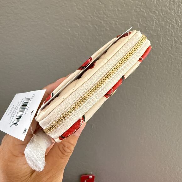 Coach CBR71 Essential Small Zip Around Card Case With Quilting And Heart Print - Picture 2 of 12